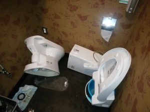 札幌市 中央区 すすきの トイレ詰まり 修理 脱着作業中