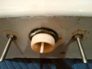札幌市 東区 東苗穂 トイレの水漏れ サイフォン管固定部