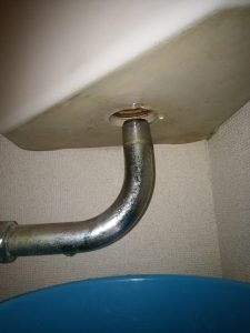 札幌市 北区 トイレの水漏れ タンク下の写真