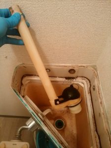 札幌市 北区 トイレの水漏れ サイフォン管取り外し