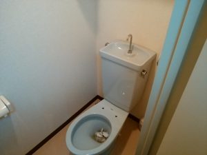 札幌市 西区 発寒 トイレ 温水洗浄便座 の交換 交換中