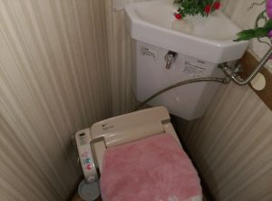 札幌市 東区 トイレ 温水洗浄便座 破損不具合　作業前①