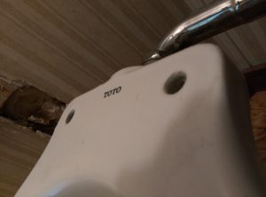 札幌市 東区 トイレ 温水洗浄便座 破損不具合　接着剤除去完了