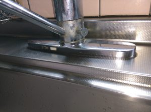 蛇口 交換 キッチンの修理　２穴タイプの特徴