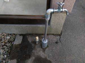屋外水抜栓 破損 して 水落しできない！　修理前①
