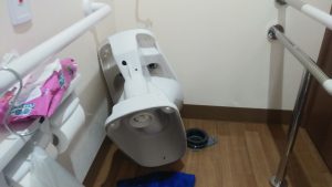 施設 トイレ の 詰まり 修理 ｜ 札幌市 豊平区 中の島　作業中②